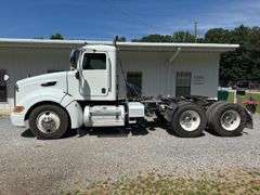 2011 Peterbilt 386 Day Cab Tractor Truck