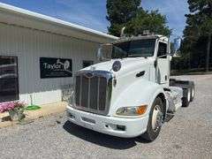 2011 Peterbilt 386 Day Cab Tractor Truck