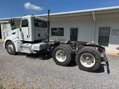 2011 Peterbilt 386 Day Cab Tractor Truck