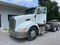 2010 Peterbilt 384 Tractor Truck