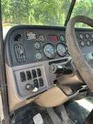 2011 Peterbilt 386 Day Cab Tractor Truck