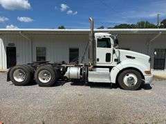 2011 Peterbilt 386 Day Cab Tractor Truck