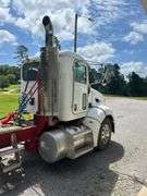 2010 Peterbilt 384 Tractor Truck