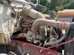 2010 Peterbilt 384 Tractor Truck