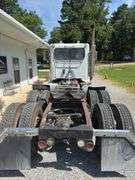 2011 Peterbilt 386 Day Cab Tractor Truck
