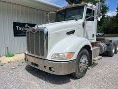 2010 Peterbilt 384 Tractor Truck