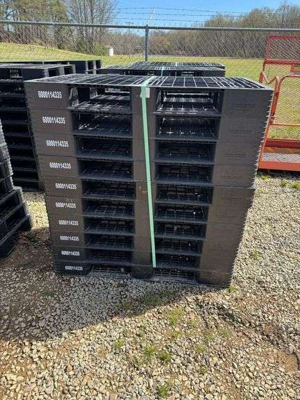 (10) 29" x 46" Plastic Pallets image