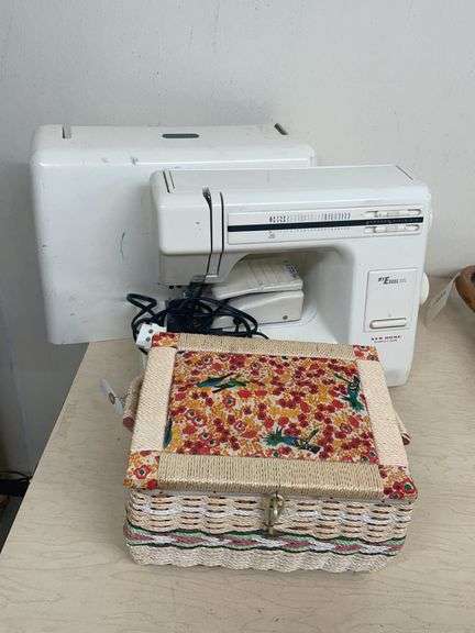Sewing Machine with Woven Sewing Box