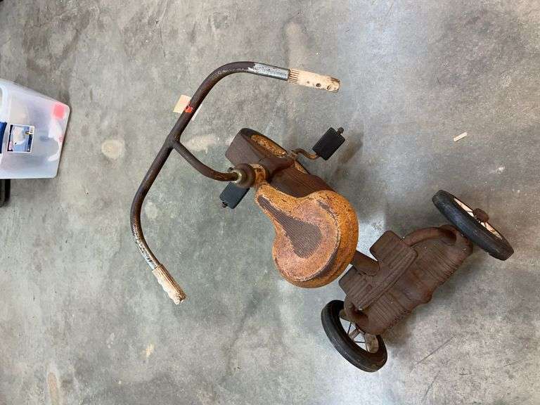 Classic Metal Tricycle