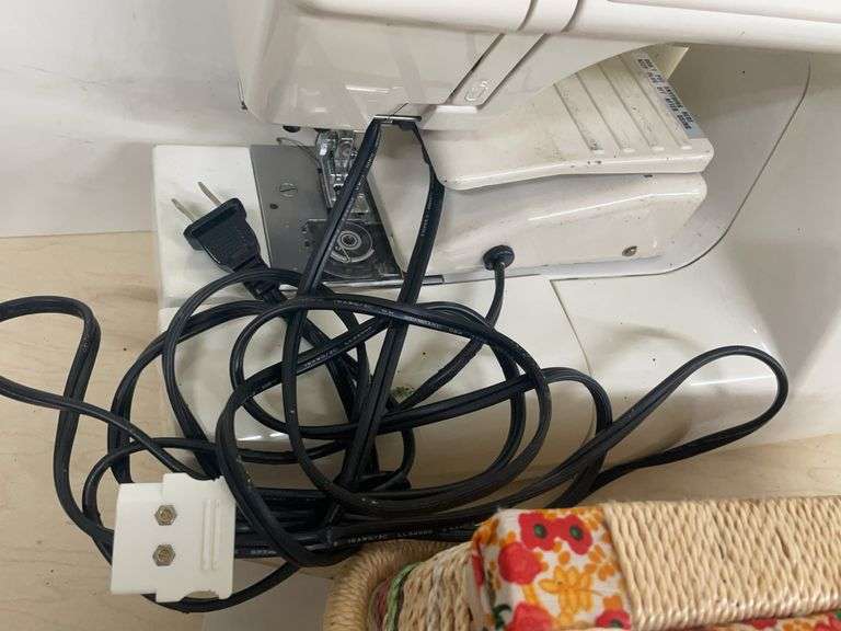 Sewing Machine with Woven Sewing Box