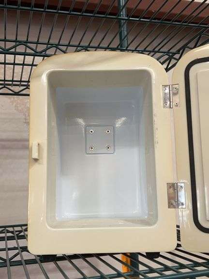 Sunbeam CH-204D Red Mini Fridge