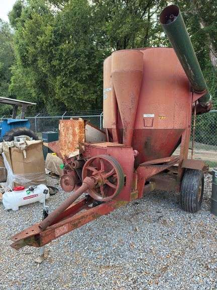 International 1150 Feed Grinder/Mixer image