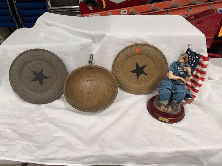 Decorative Star Plates & "Rosie" Figurine image
