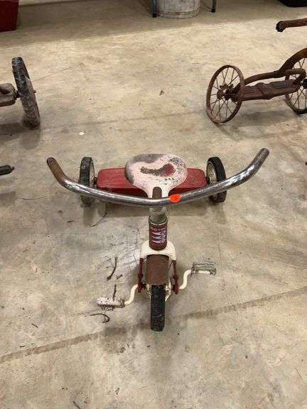 Vintage-Style Red & White Tricycle