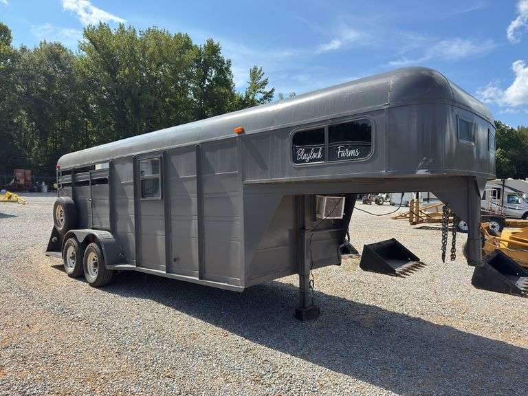 Big Valley 2-Horse Trailer image