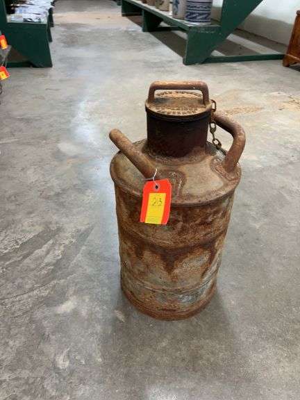 Newberry Equipment Co. Memphis, Tenn. Oil Can image