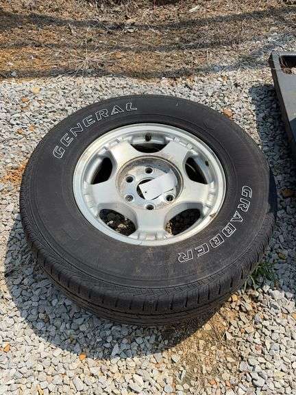 Chevrolet 16" Tire & Rim image