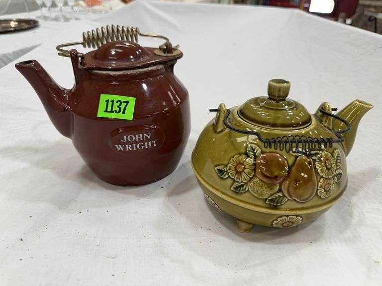 2 Teapots image
