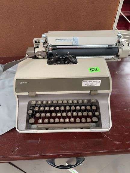 Royal Typewriter image