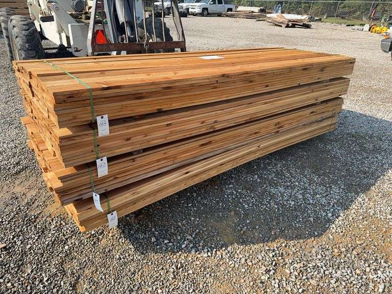 60 Pieces, 1" x 8" x 10' of Western Red Cedar Lumber image
