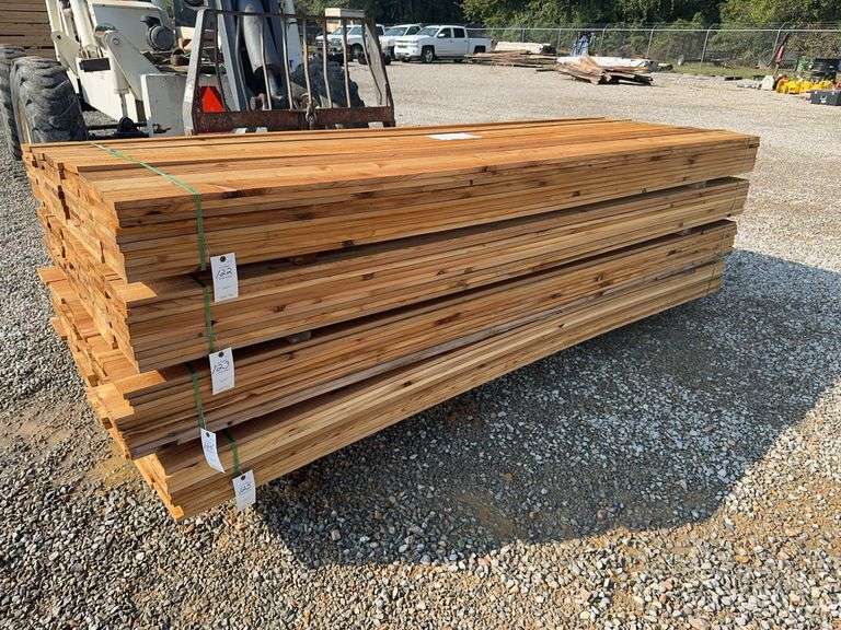60 Pieces, 1" x 8" x 10' of Western Red Cedar Lumber image