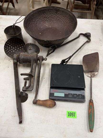 Assorted Kitchen Tools image