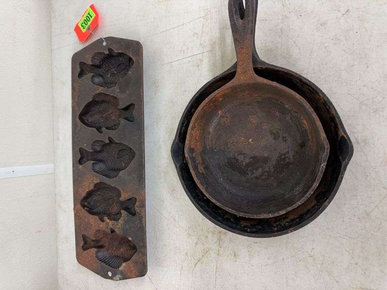 Cast Iron Cookware: 2 Skillets & 2 Molds image