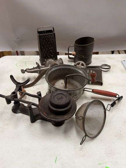 Collection of Kitchen Utensils image