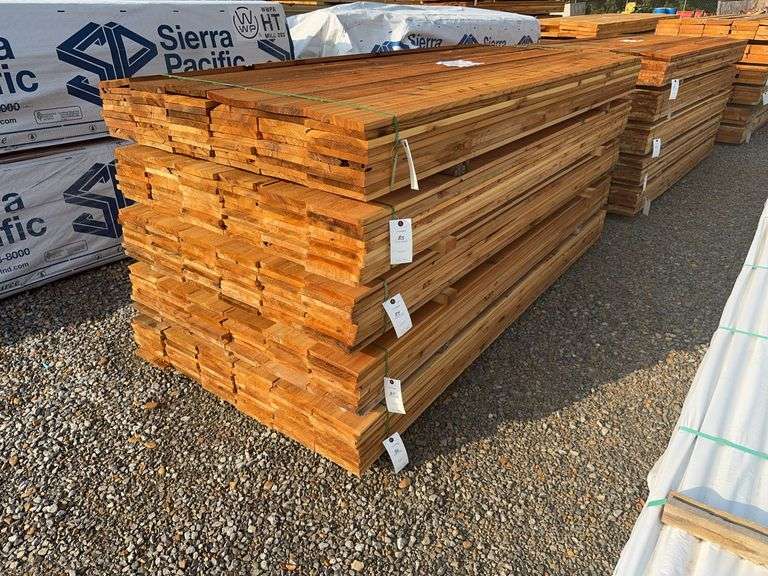 Western Red Cedar Lumber - 1" x 8" x 8' - 60 Pieces image
