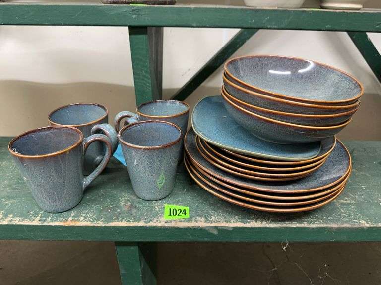 Blue and Brown Home Trends Dinnerware Set image