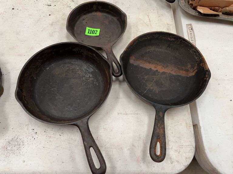 Set of 3 Cast Iron Skillets image