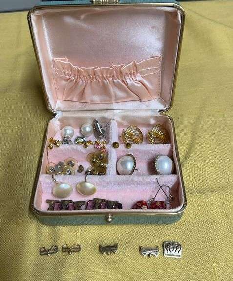 Jewelry Box of earrings and image