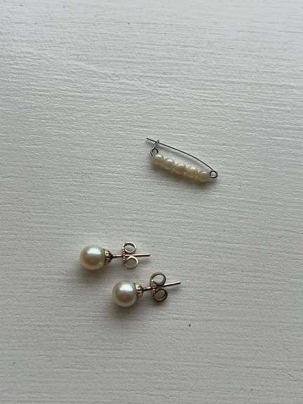 5 1/2 - 6mm Pearl Earrings 14k Gold Mounting image