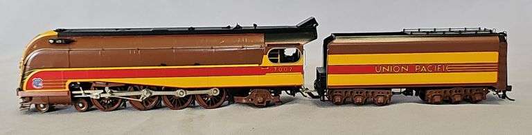 OVERLAND MODELS 1588.1 HO BRASS UNION PACIFIC 4-8-2 STREAMLINED MOUNTAIN - FACTORY PAINTED WITH LIGHTS image