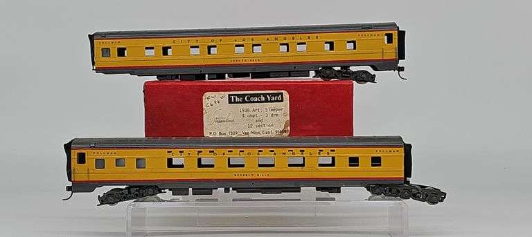 The Coach Yard HO Brass 1938 Articulated Sleeper, 4-Compartment / 3 Drawing Room / 12-Section — Streamliner Series image