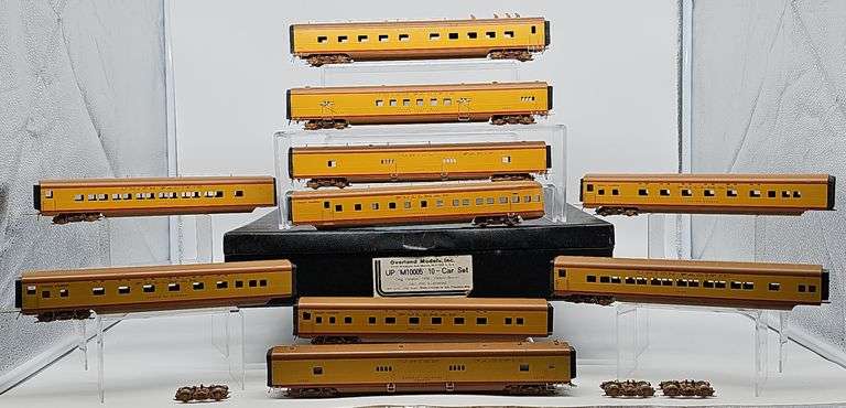 Overland Models UP 'M10005' 10-Car Train Set HO Scale image