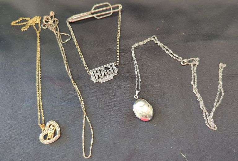 Sterling tie clasp, 3 sterling chains with 2 pendants 23.6g