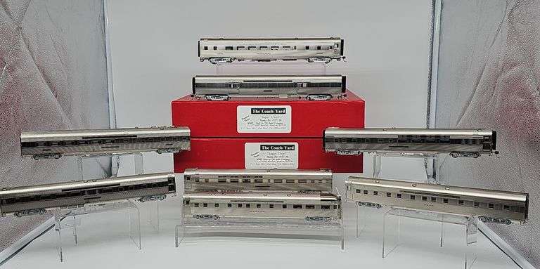 The Coach Yard Santa Fe Super Chief 1937/38 8-Car Passenger Set image