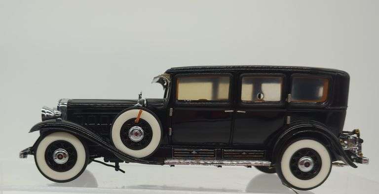 franklin Mint 1930 V-16452 cadillac imperial sedan image