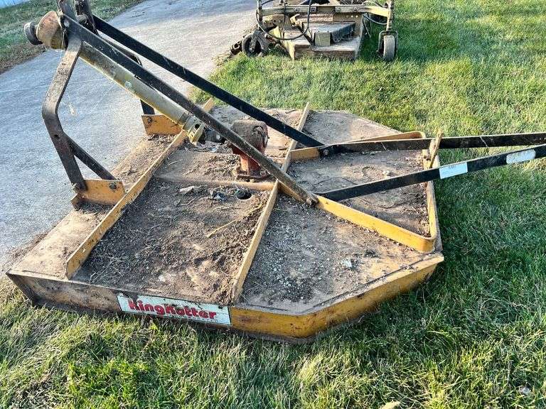 King Kutter 5' bush hog (Rear wheel is missing) image