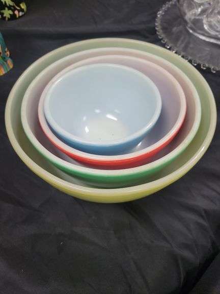 Pyrex Nesting Bowls image