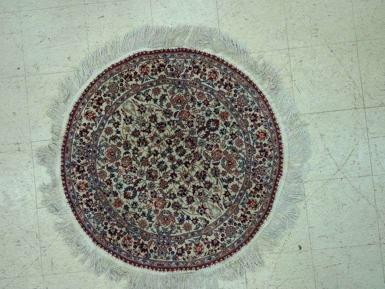 40" round machine made Ishafan style rug image