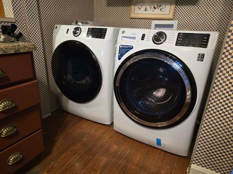 GE Smart Washing Machine and dryer image