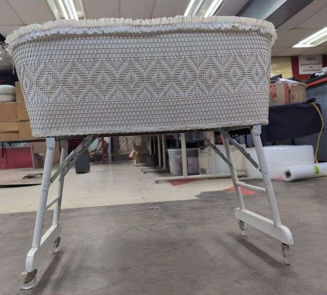 Redmon Bassinet with Liners image