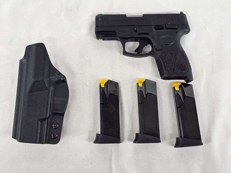 TAURUS ARMS  G3C  9x19mm PISTOL  S/N: ACA426472  3 magazines, 1 holster image