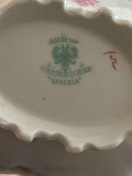 Shelf lot: Decorative antique china