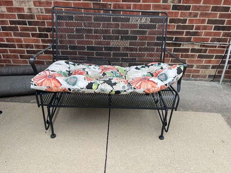 Wire mesh table 2 rocking chairs, wiremesh glider