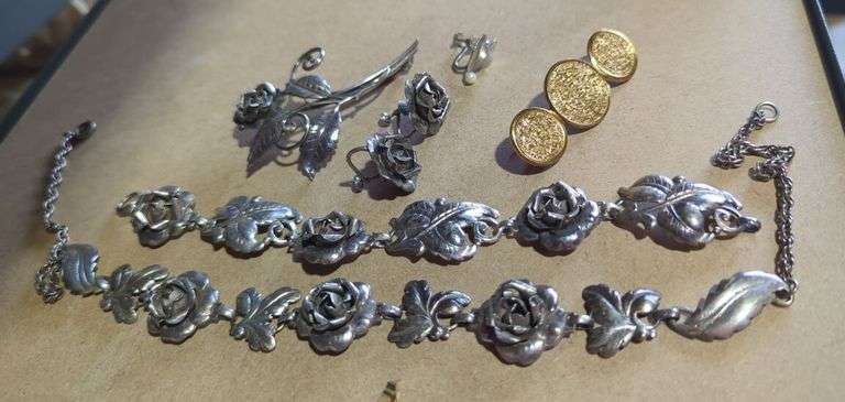 Sterling Silver Jewelry Set with Floral Motifs