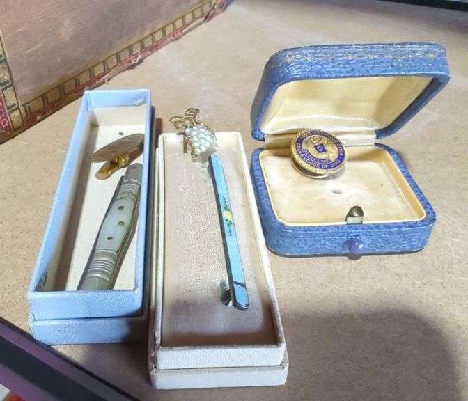 Lot of Dress Accessories, Including Freemason's Pin