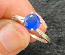 10 k white gold with blue setting ring size 8.5